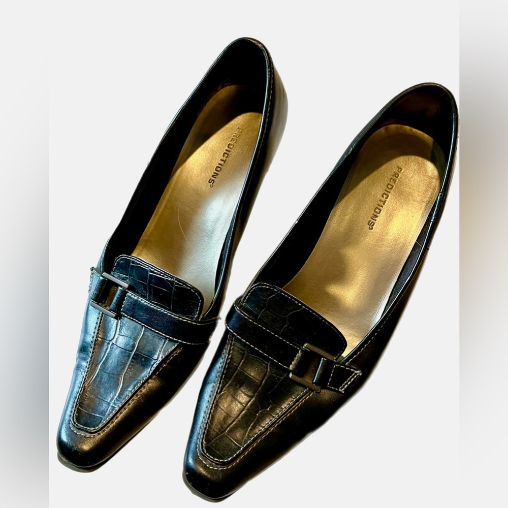 Predictions black low heel, size 7